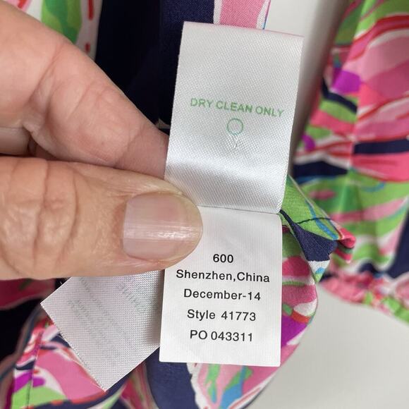 Lilly Pulitzer Elsa Silk Top Size Small Navy In The Vias Floral Tropical Resort - Picture 11 of 11